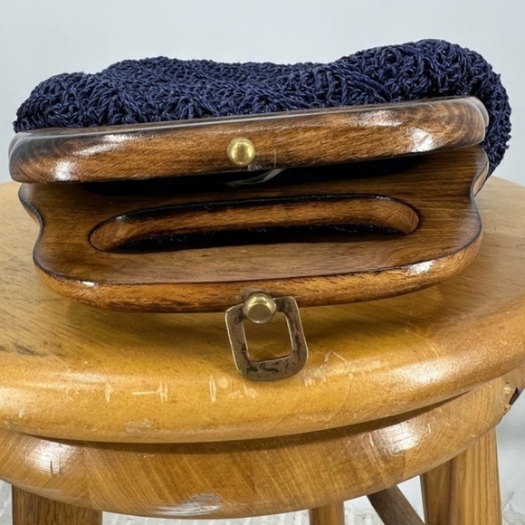 Vintage Japan boHo granny cottage core navy blue woven straw wood handle purse - Picture 11 of 11